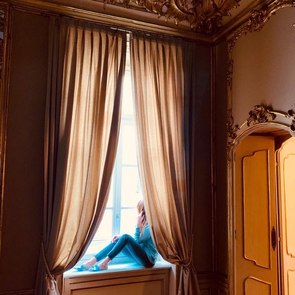 Meet your Posher, Ana - Picture 1 of 2